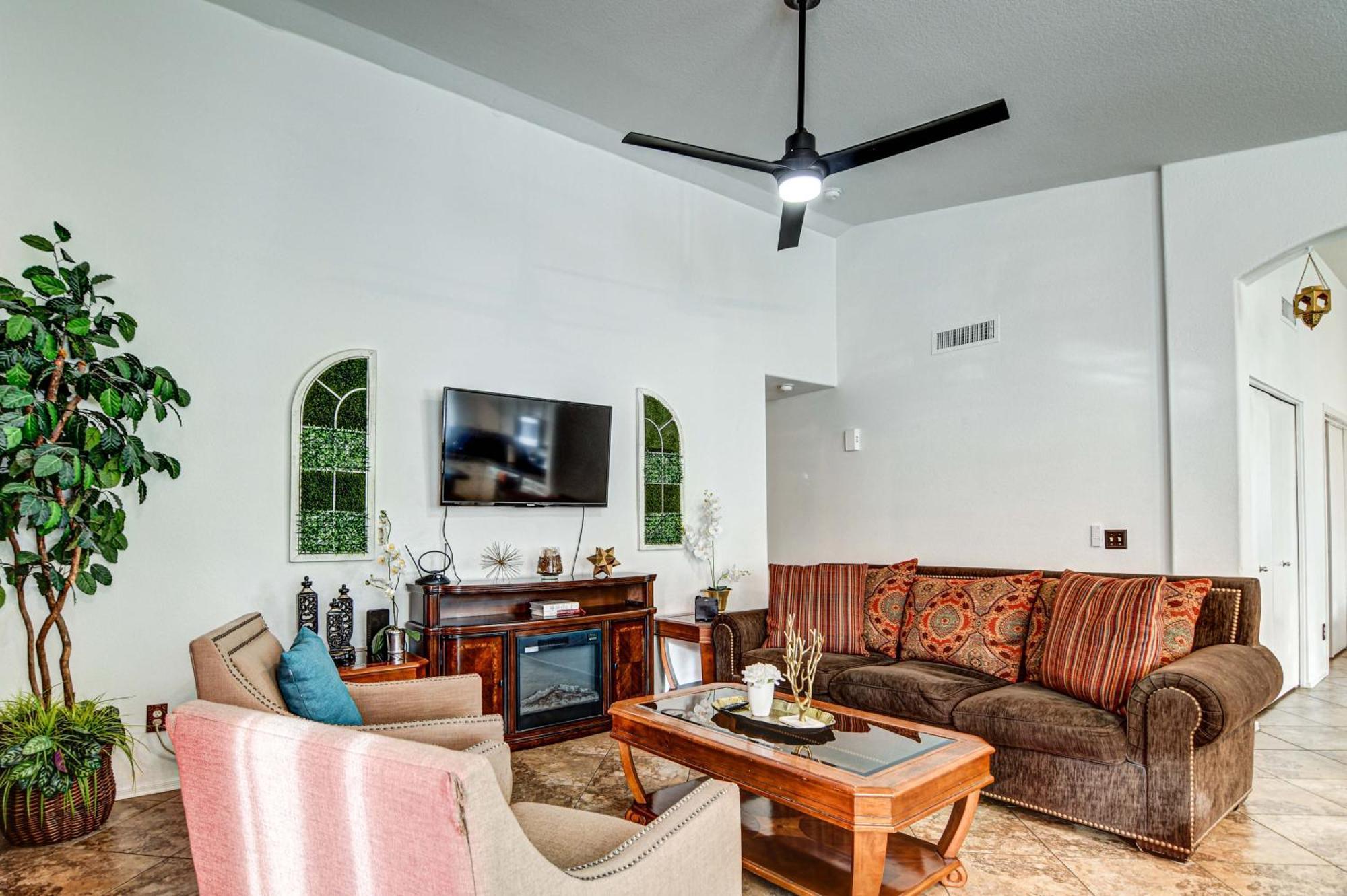 Route 66 Oasis In Downtown Gilbert With Heated Pool & Mini Golf Villa Exterior photo