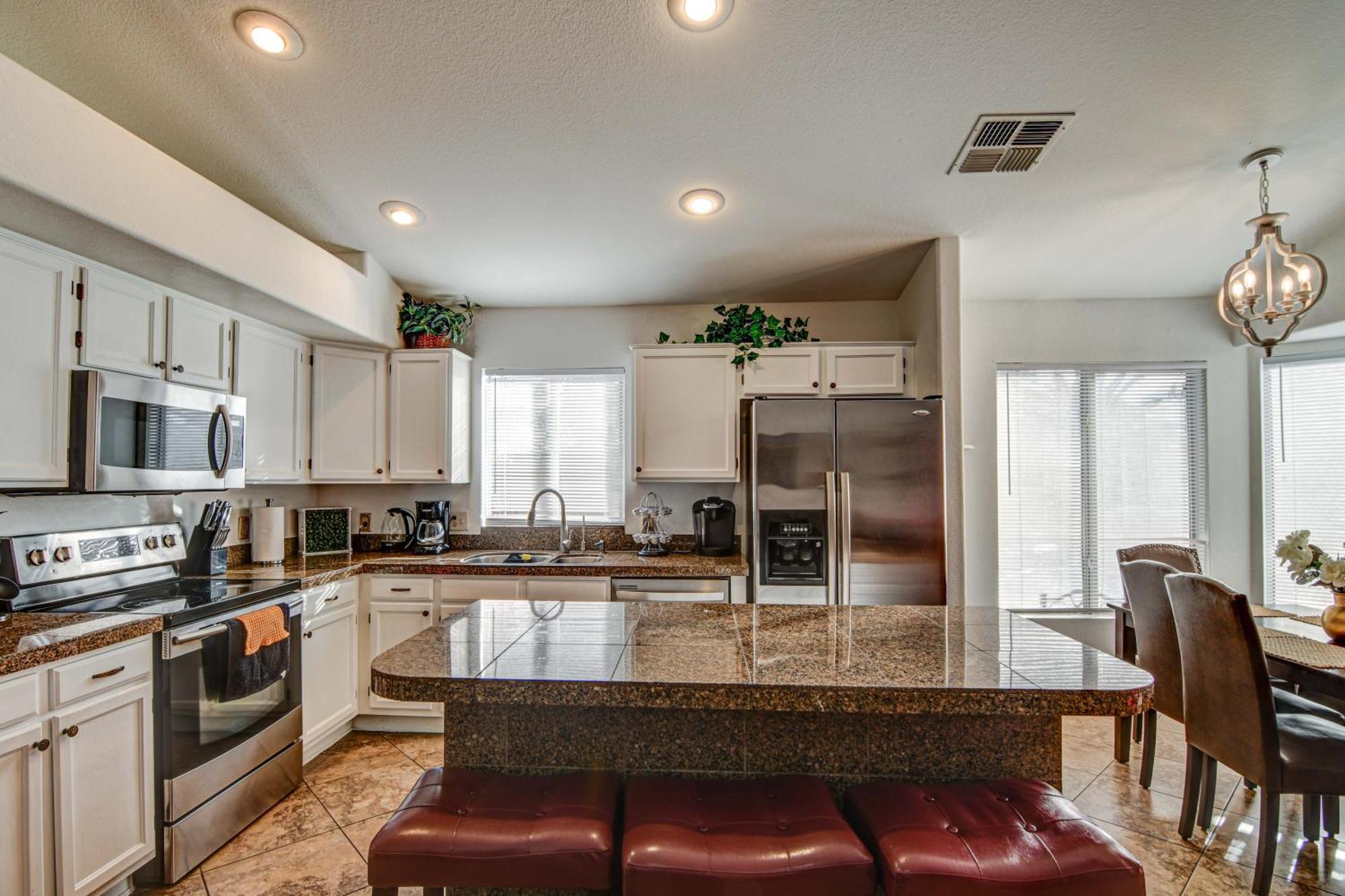 Route 66 Oasis In Downtown Gilbert With Heated Pool & Mini Golf Villa Exterior photo