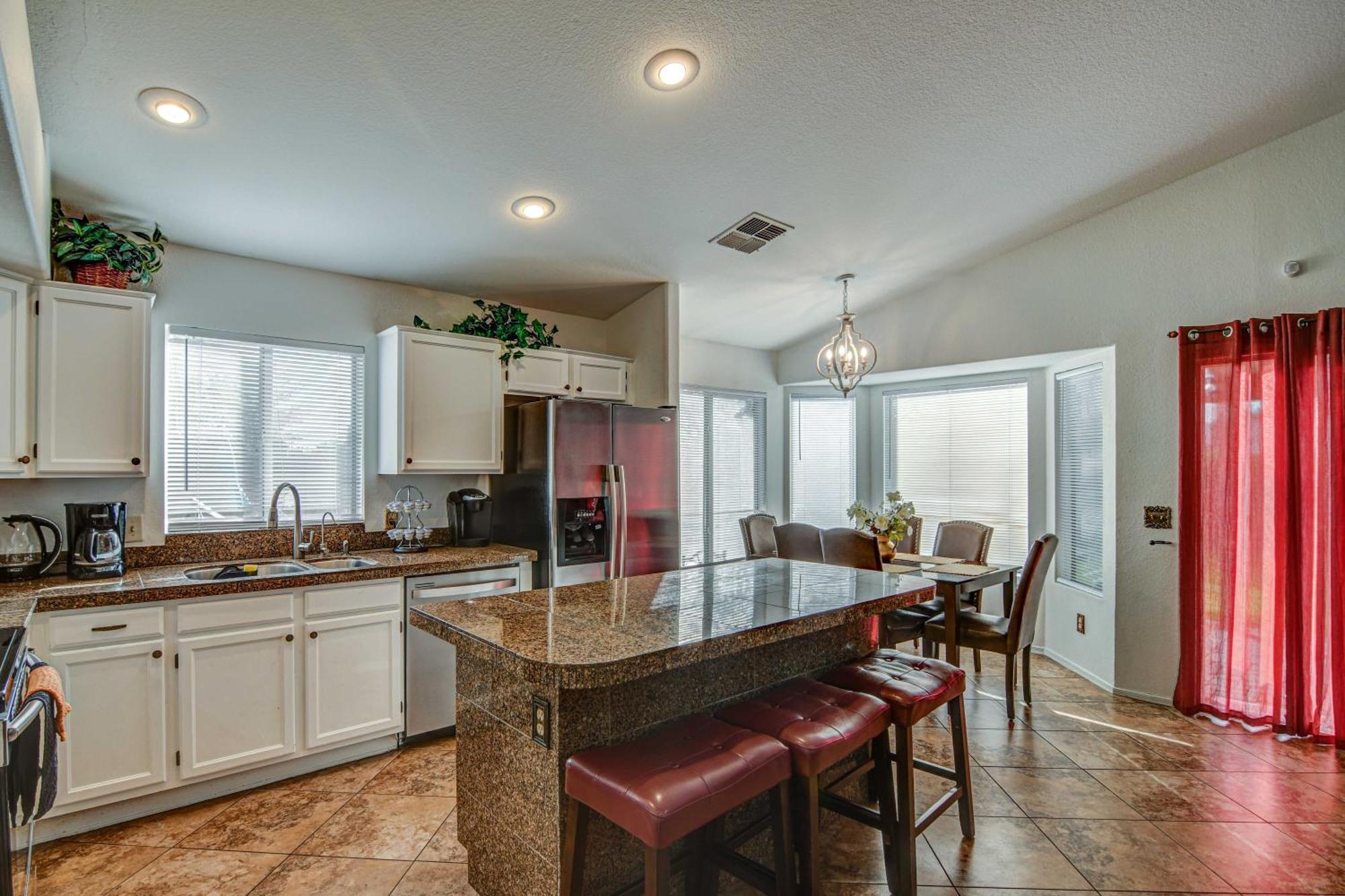Route 66 Oasis In Downtown Gilbert With Heated Pool & Mini Golf Villa Exterior photo